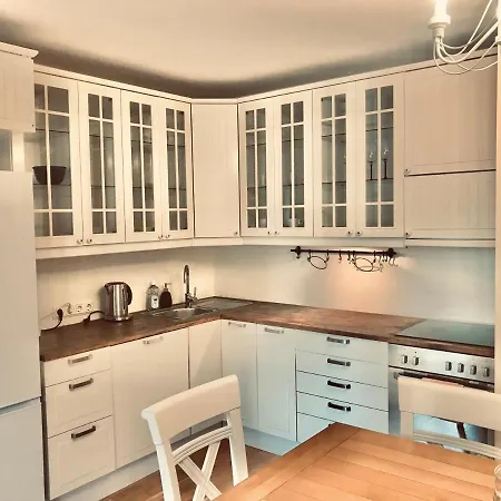 Cozy Penthouse Apartment, Free Parking *